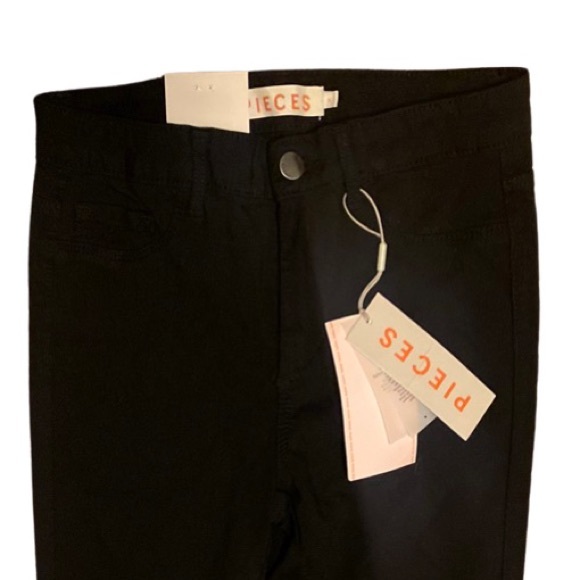 🎉3 for $20 NWT Pieces Mid Rise Black Jeans M - Picture 4 of 7